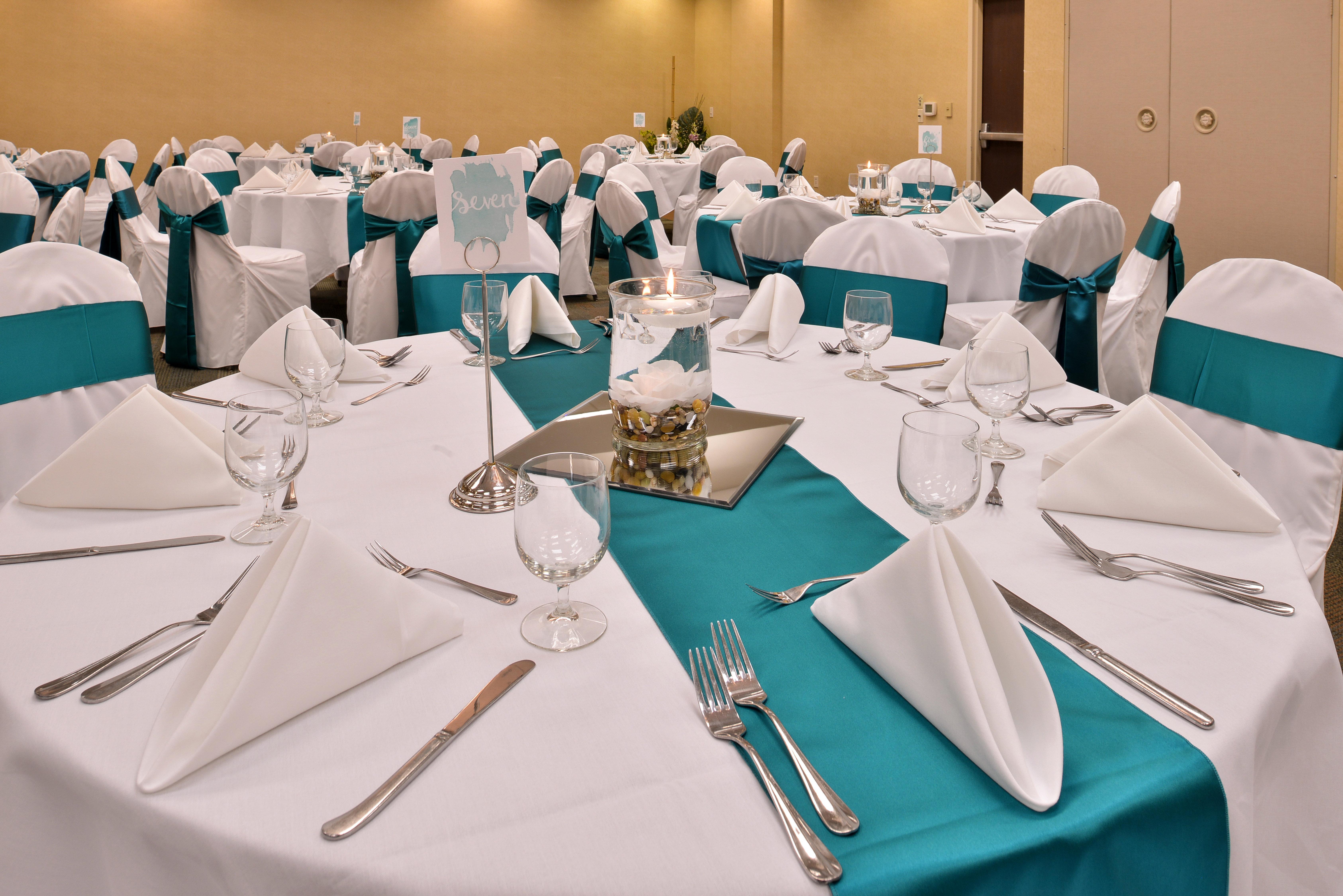 Holiday Inn Madison At The American Center By Ihg Екстериор снимка
