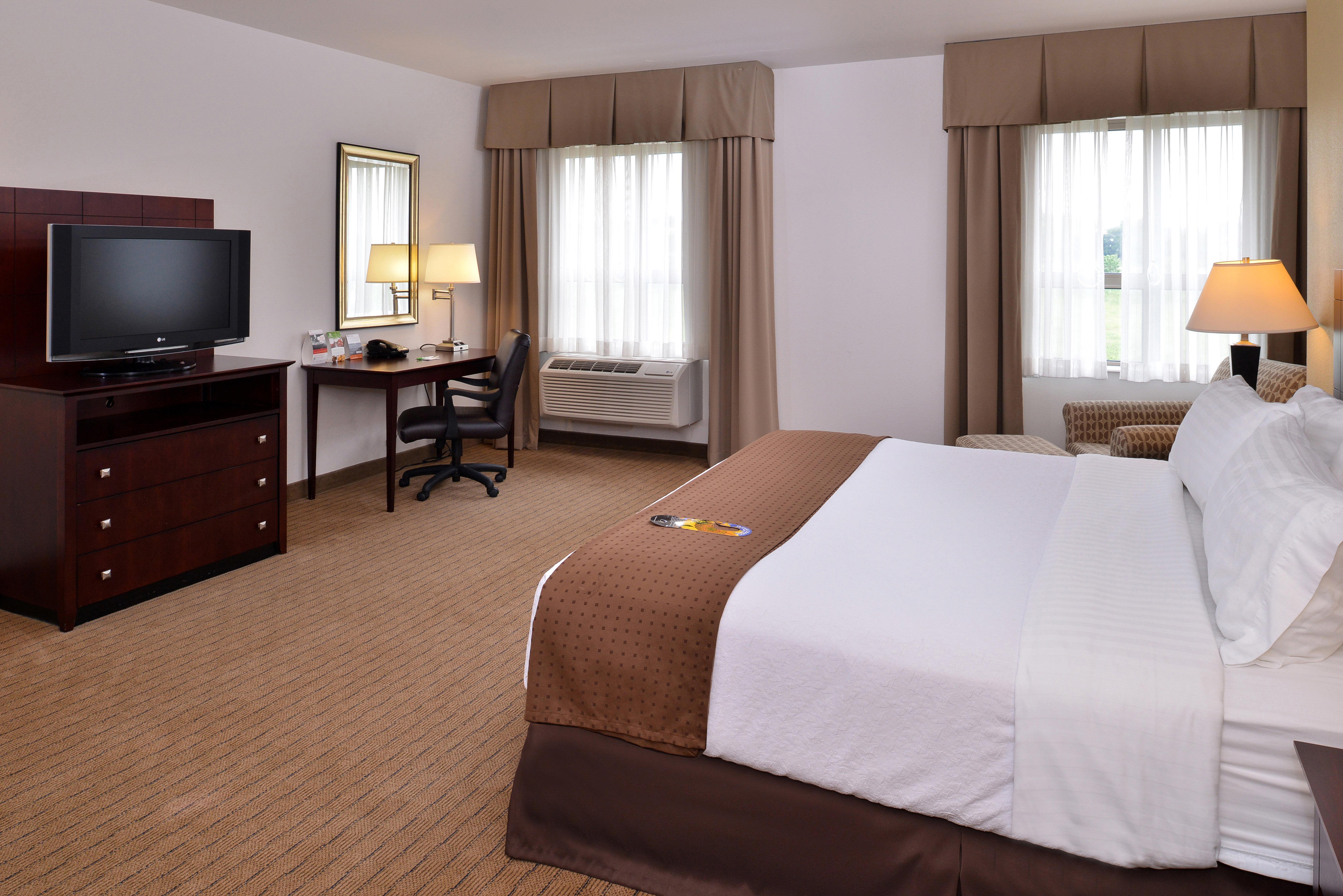 Holiday Inn Madison At The American Center By Ihg Екстериор снимка