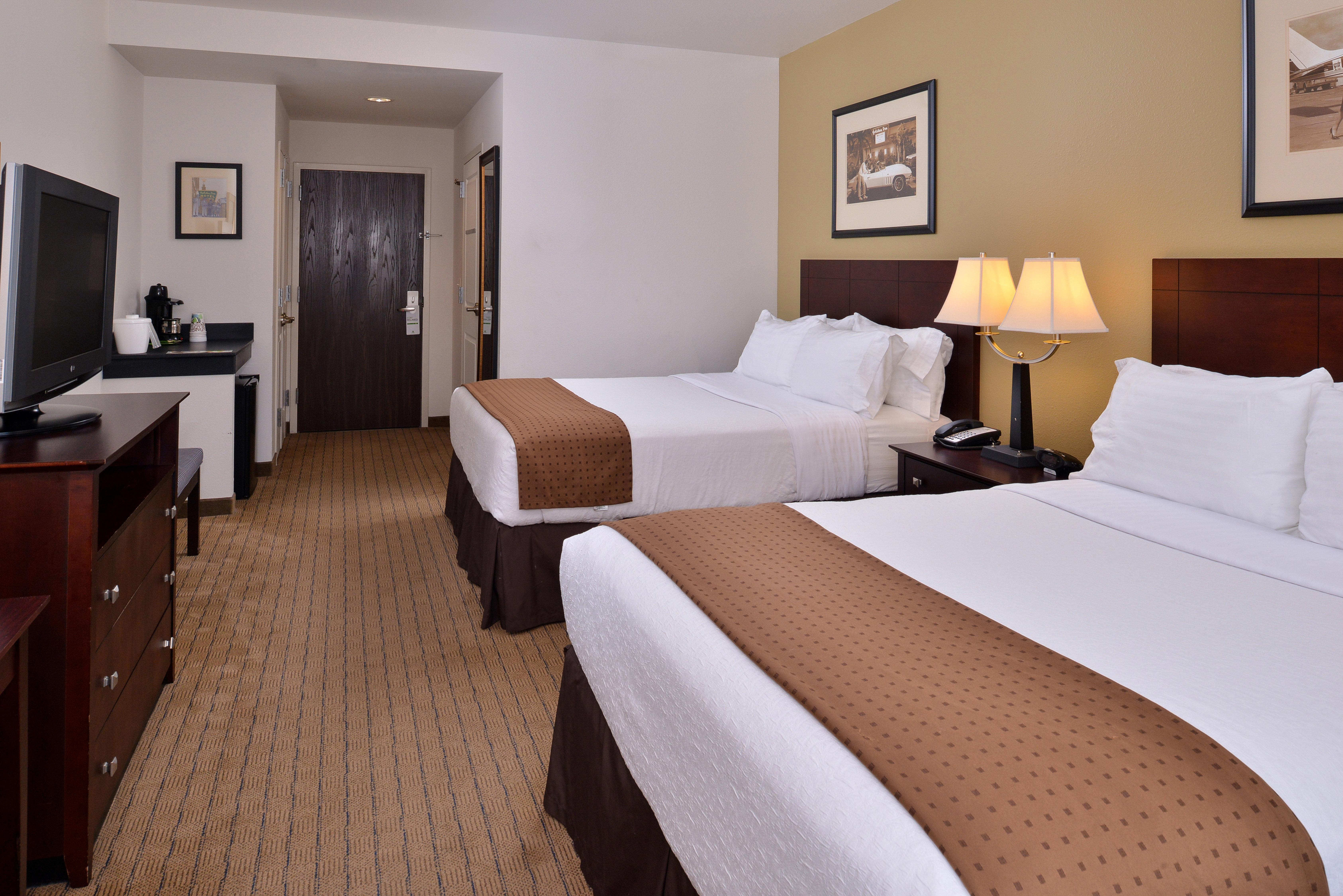 Holiday Inn Madison At The American Center By Ihg Екстериор снимка