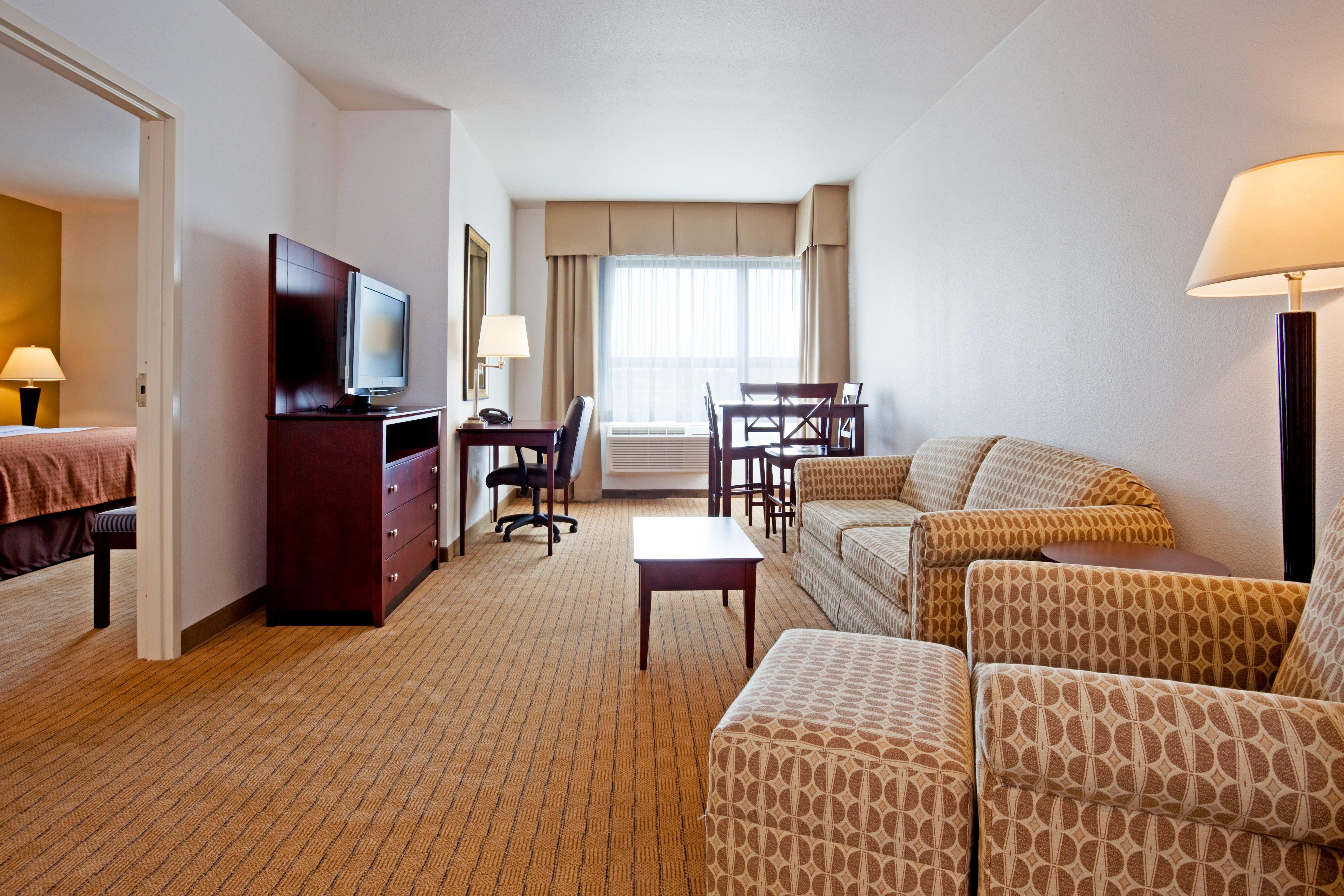Holiday Inn Madison At The American Center By Ihg Екстериор снимка