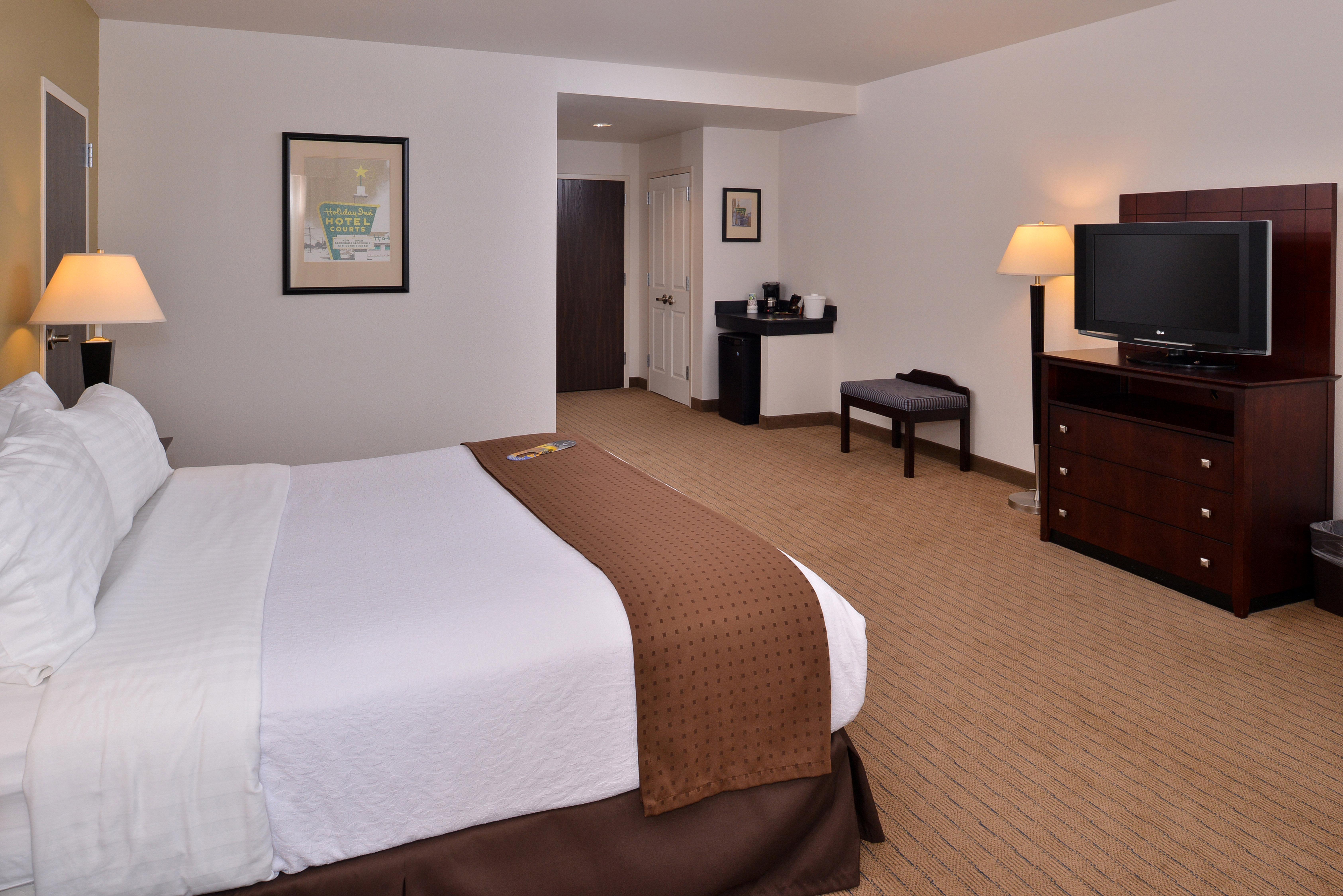 Holiday Inn Madison At The American Center By Ihg Екстериор снимка