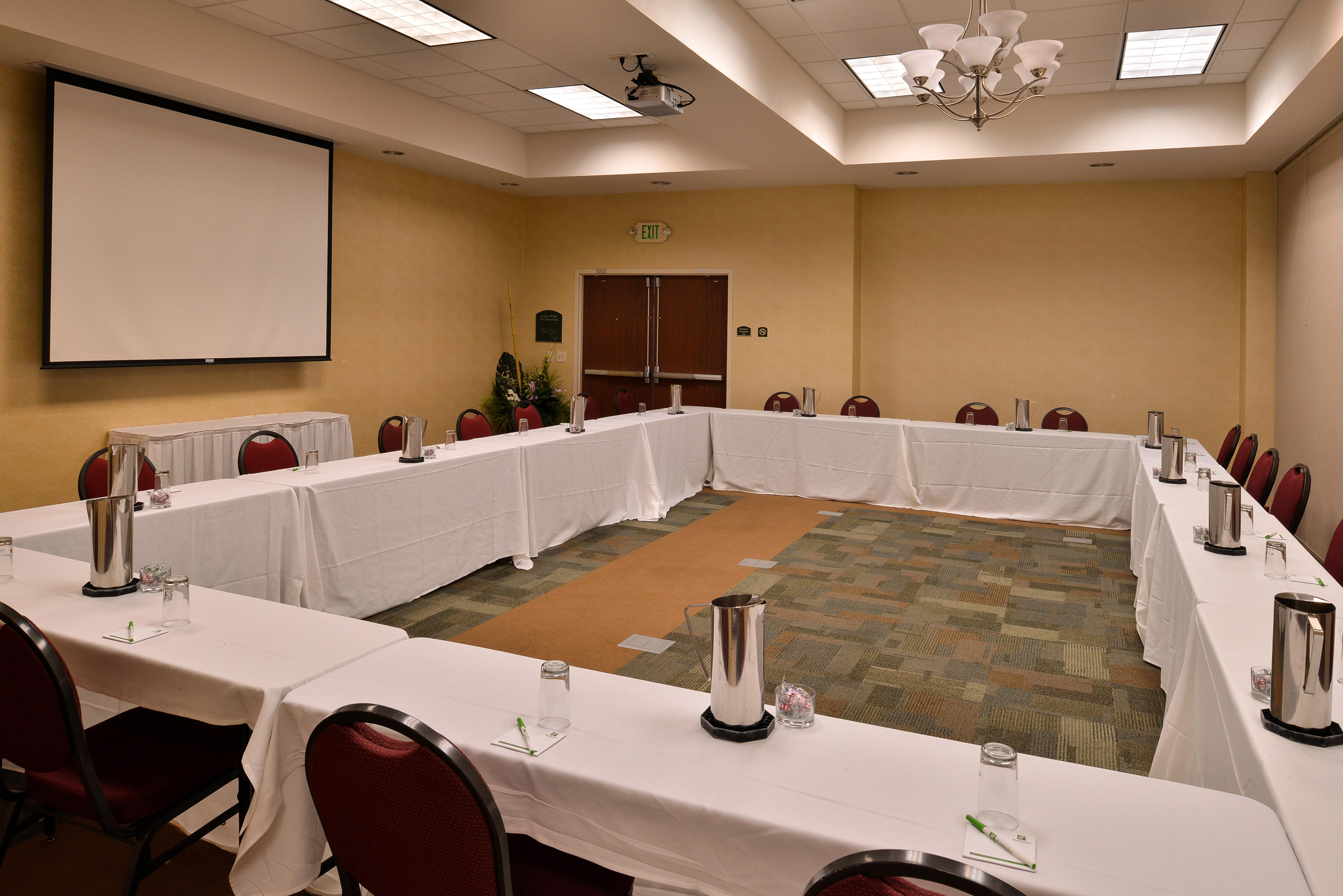 Holiday Inn Madison At The American Center By Ihg Екстериор снимка