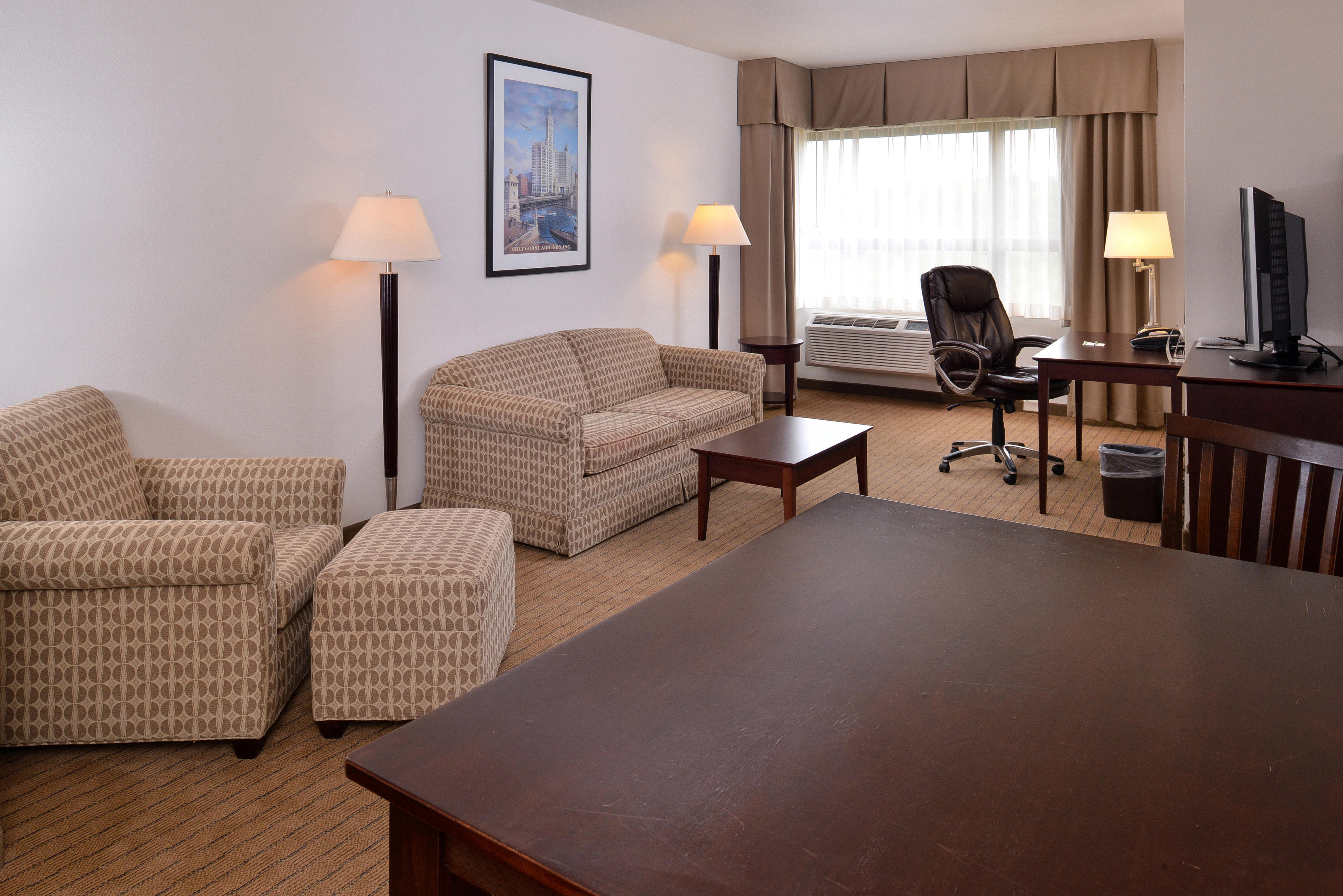 Holiday Inn Madison At The American Center By Ihg Екстериор снимка