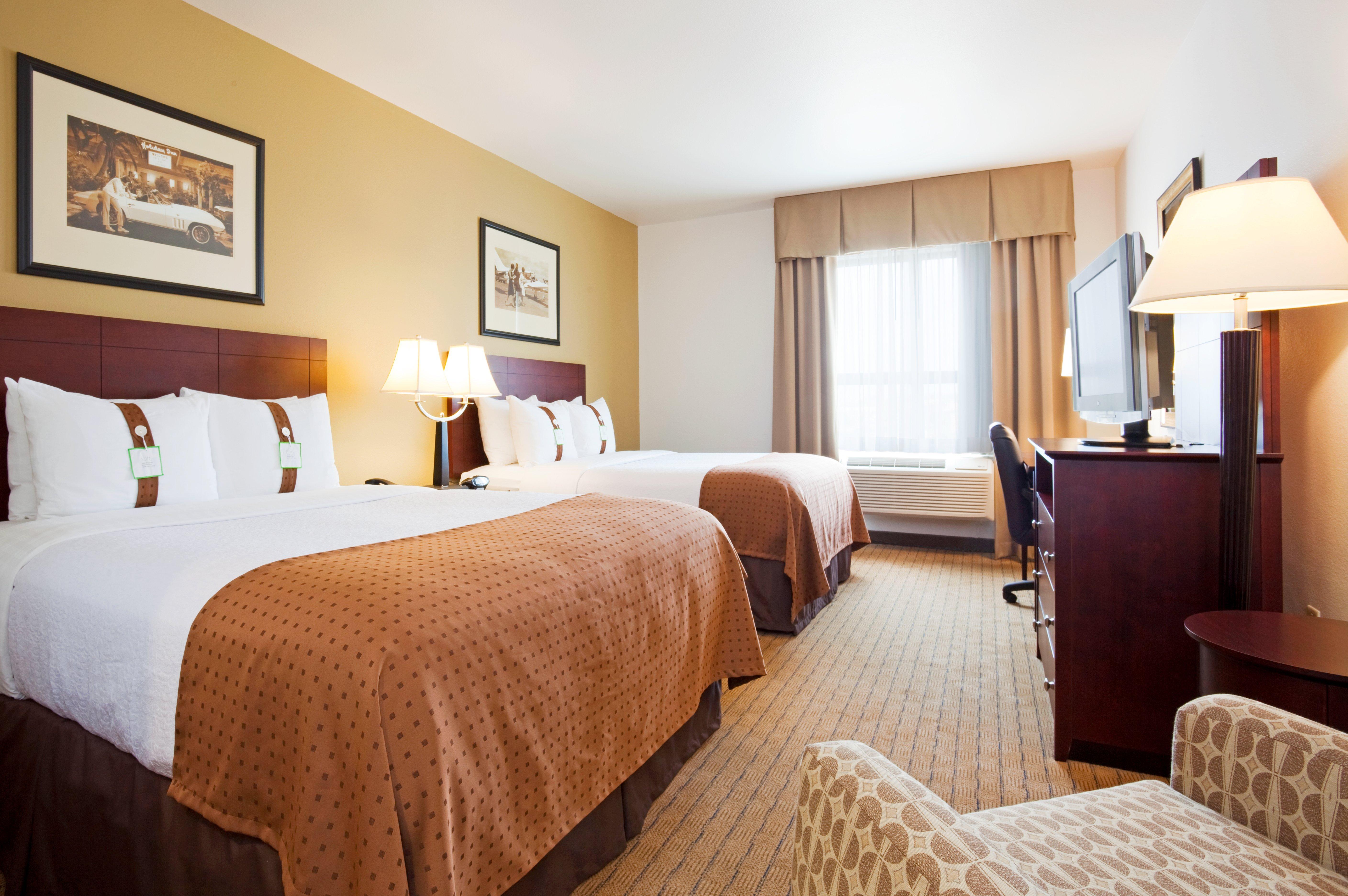 Holiday Inn Madison At The American Center By Ihg Екстериор снимка