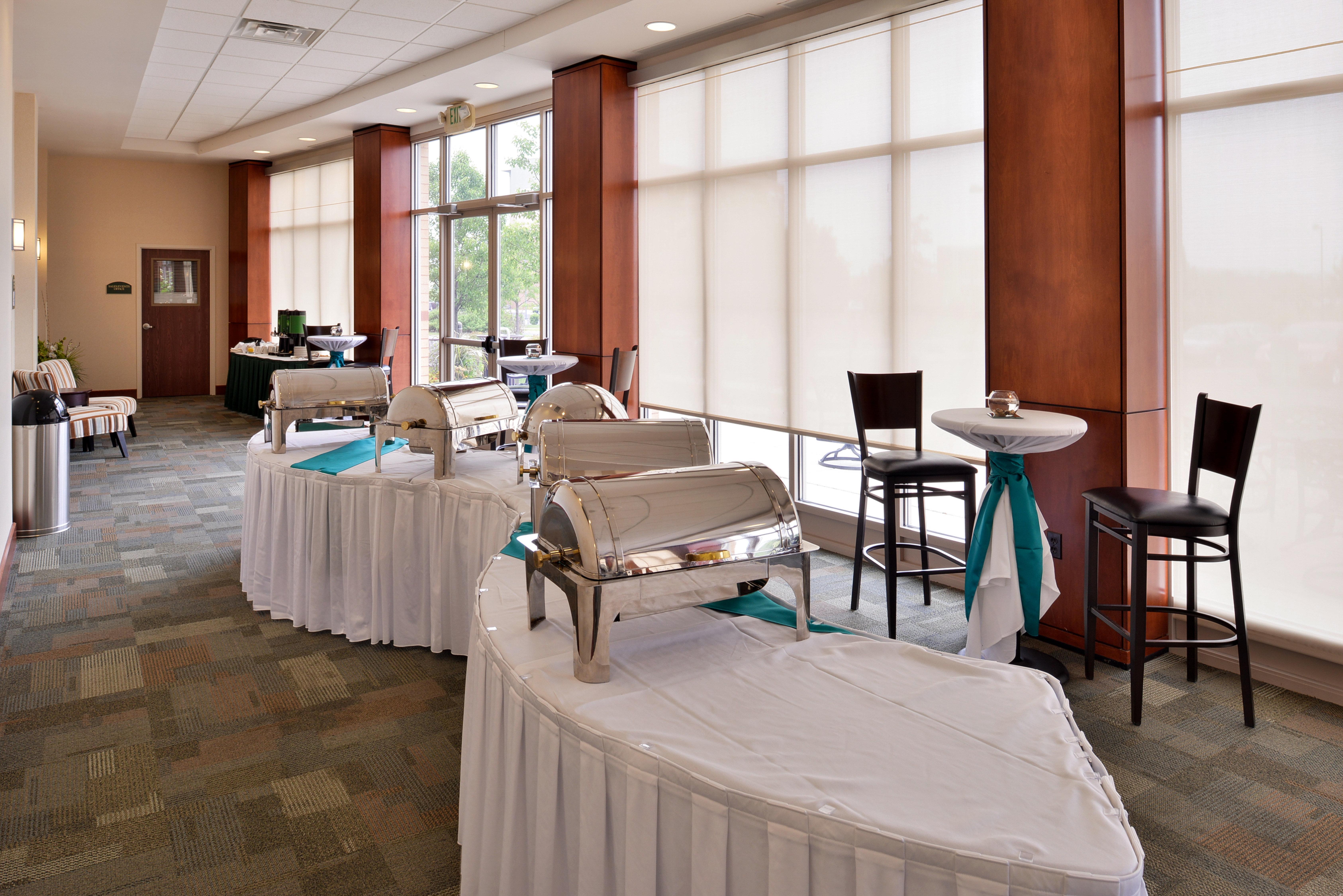 Holiday Inn Madison At The American Center By Ihg Екстериор снимка