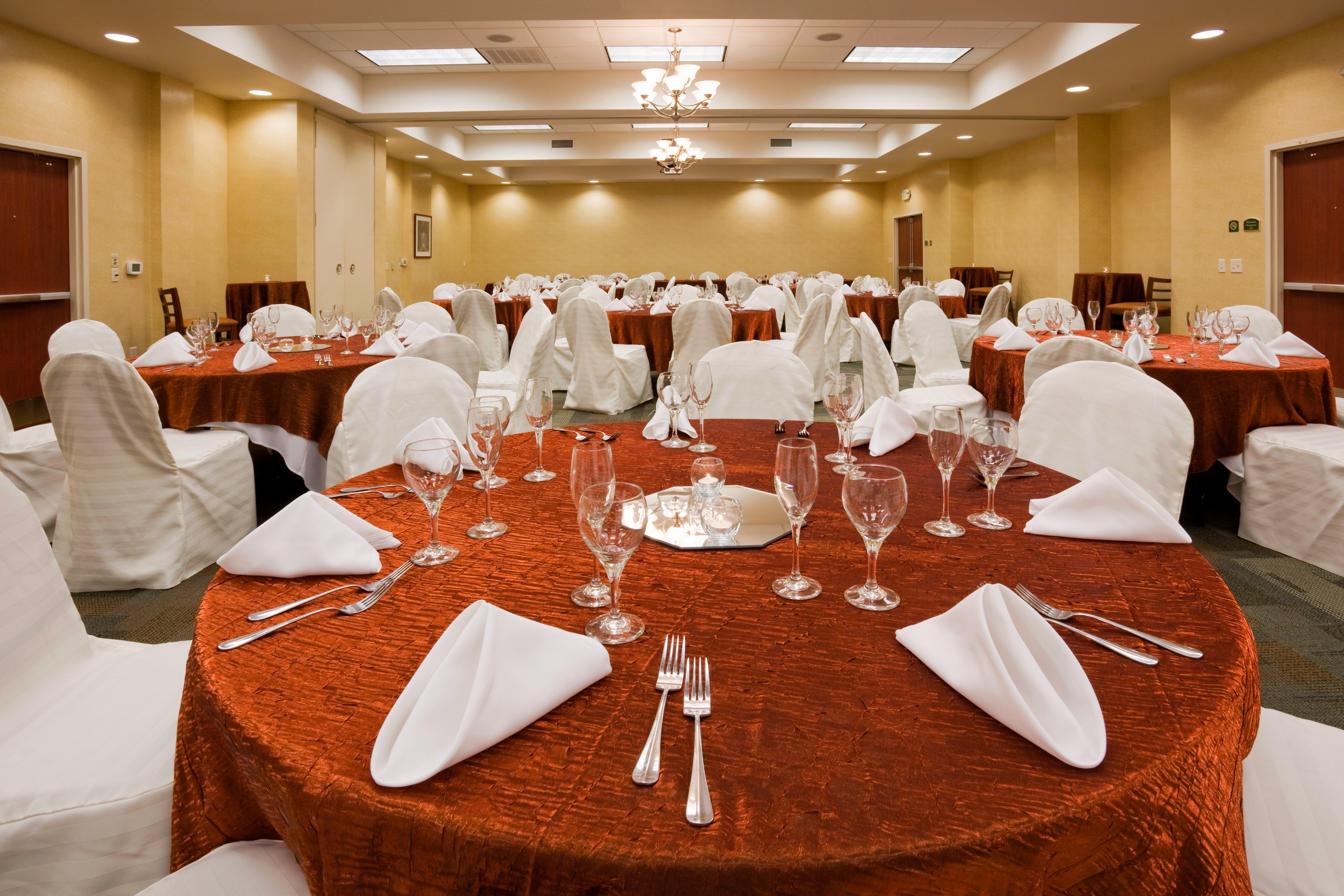 Holiday Inn Madison At The American Center By Ihg Екстериор снимка