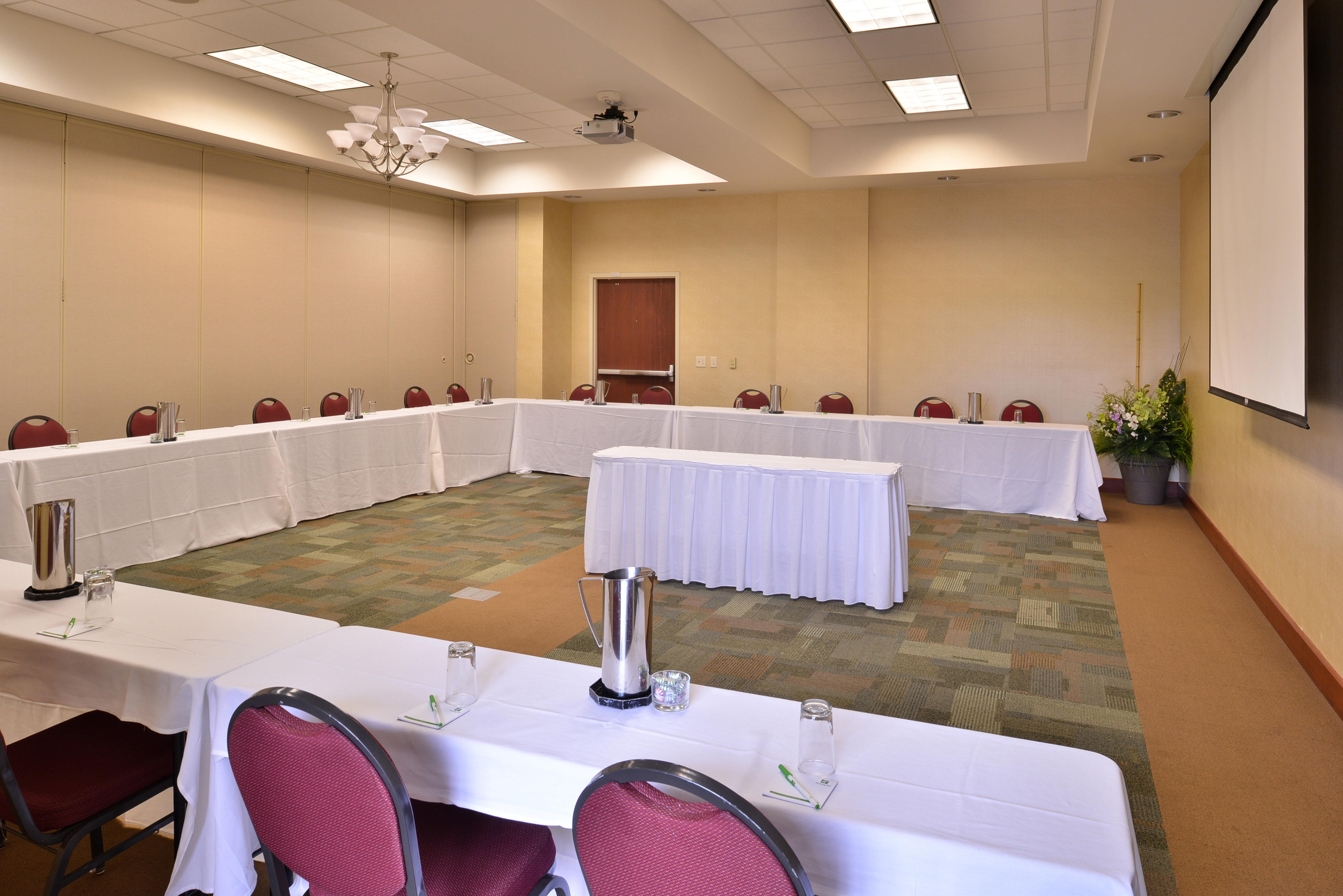 Holiday Inn Madison At The American Center By Ihg Екстериор снимка