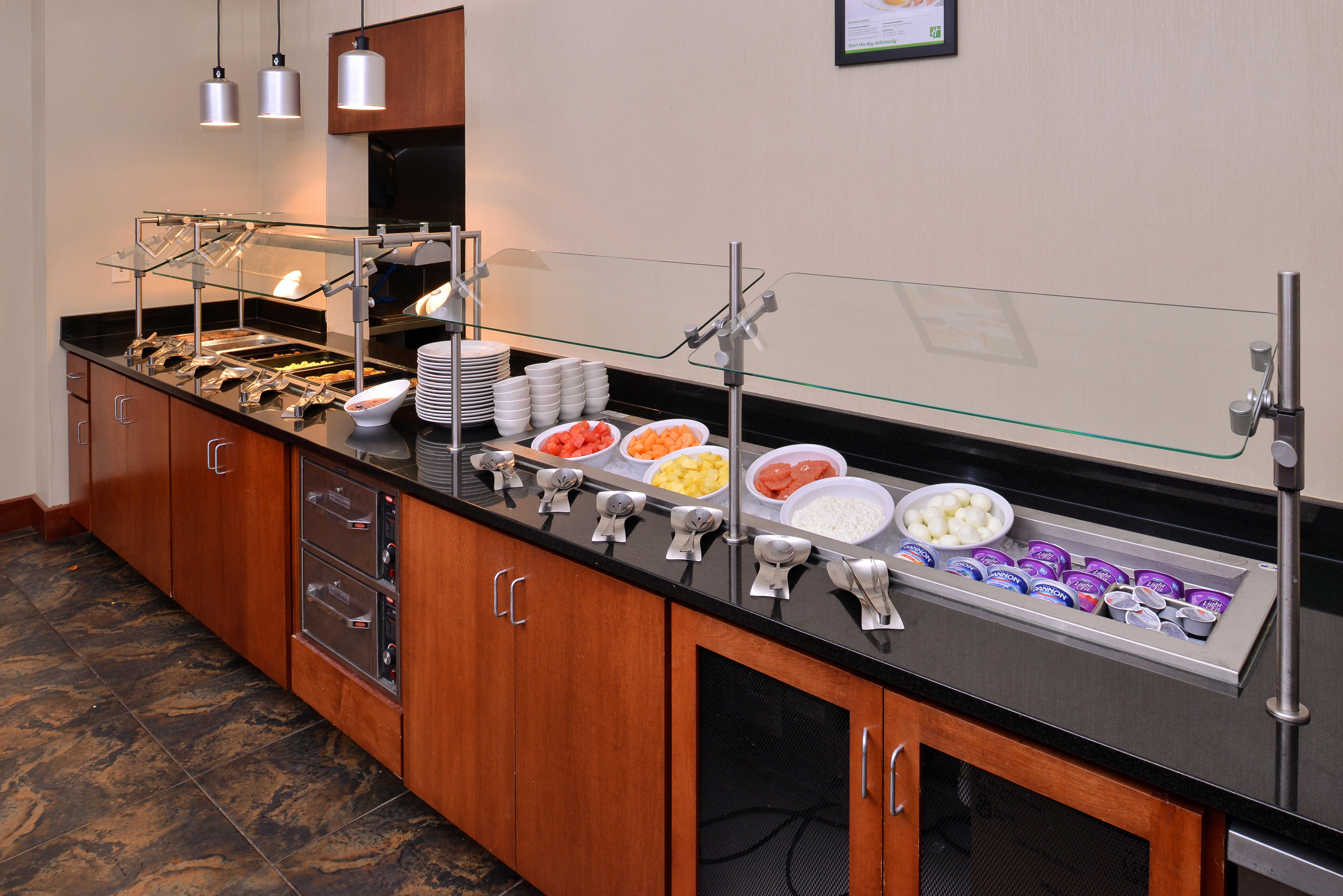 Holiday Inn Madison At The American Center By Ihg Екстериор снимка
