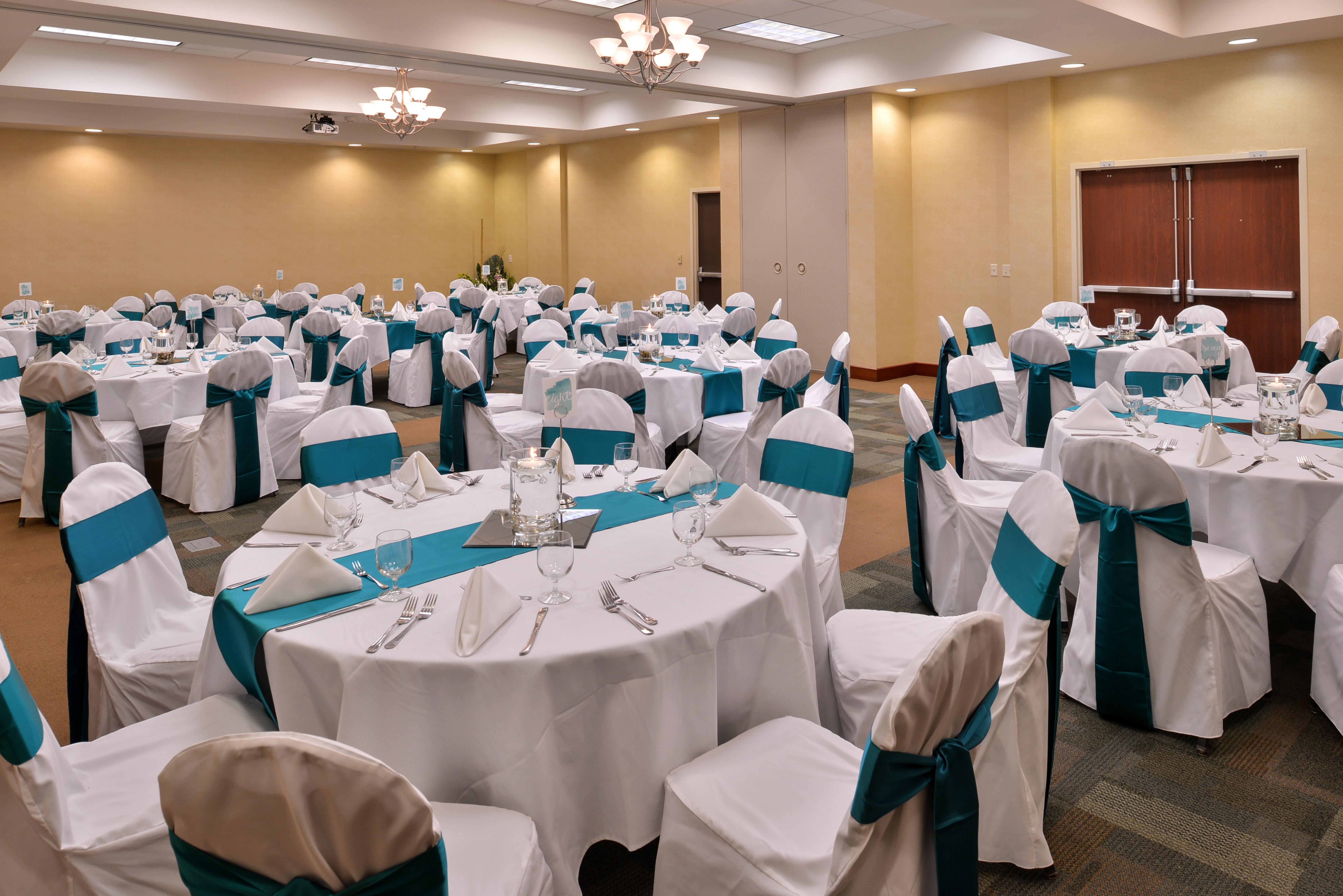 Holiday Inn Madison At The American Center By Ihg Екстериор снимка