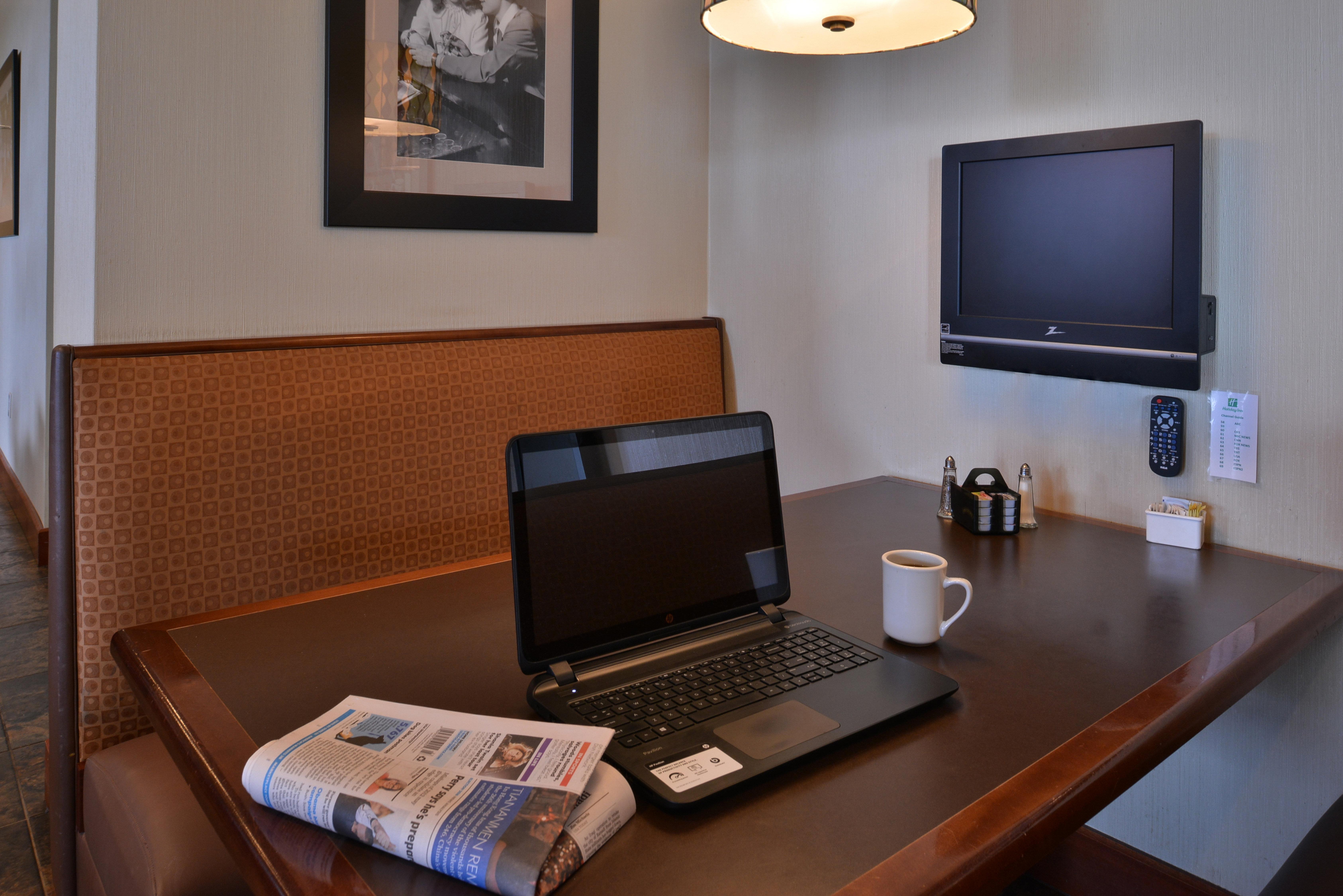 Holiday Inn Madison At The American Center By Ihg Екстериор снимка