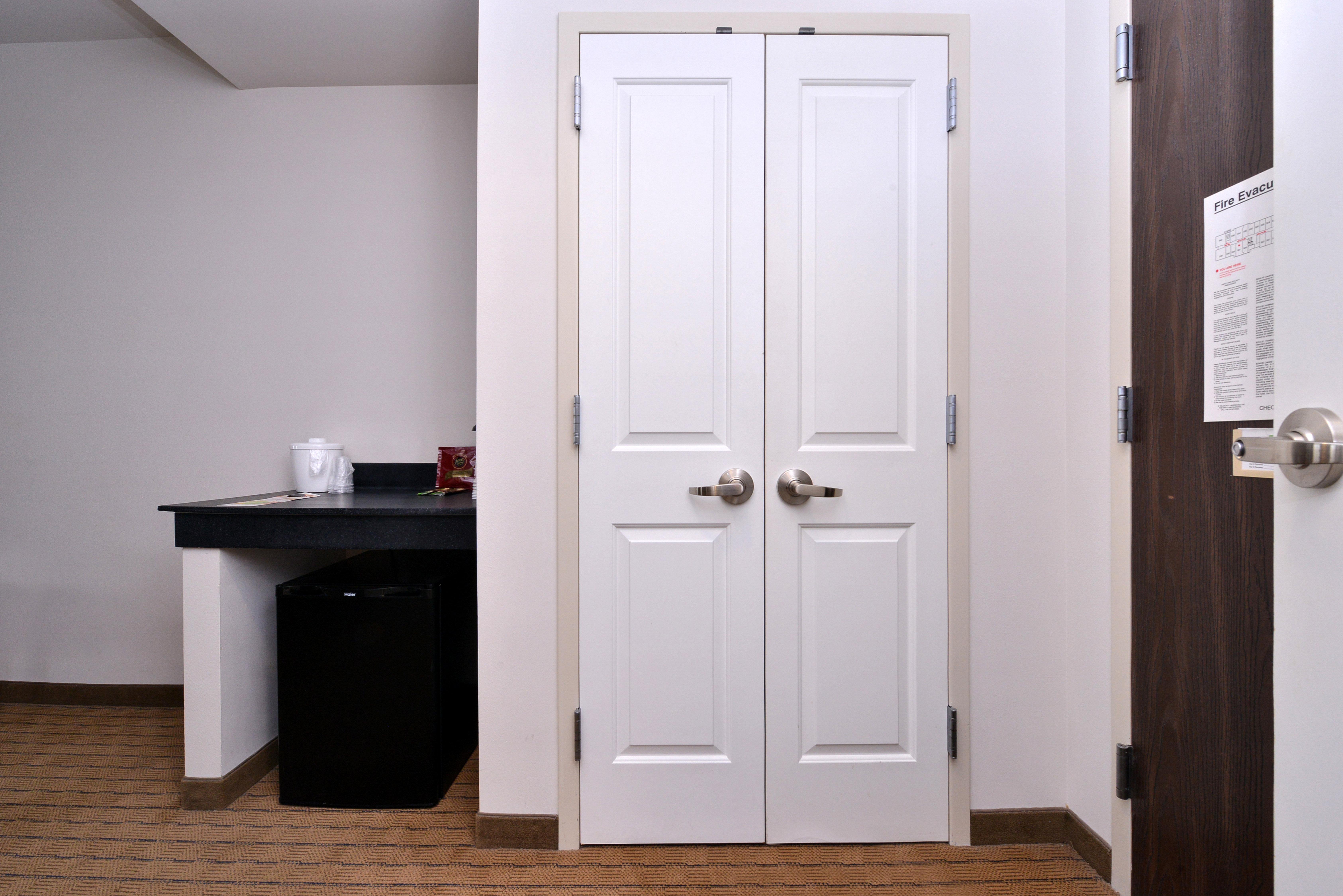 Holiday Inn Madison At The American Center By Ihg Екстериор снимка