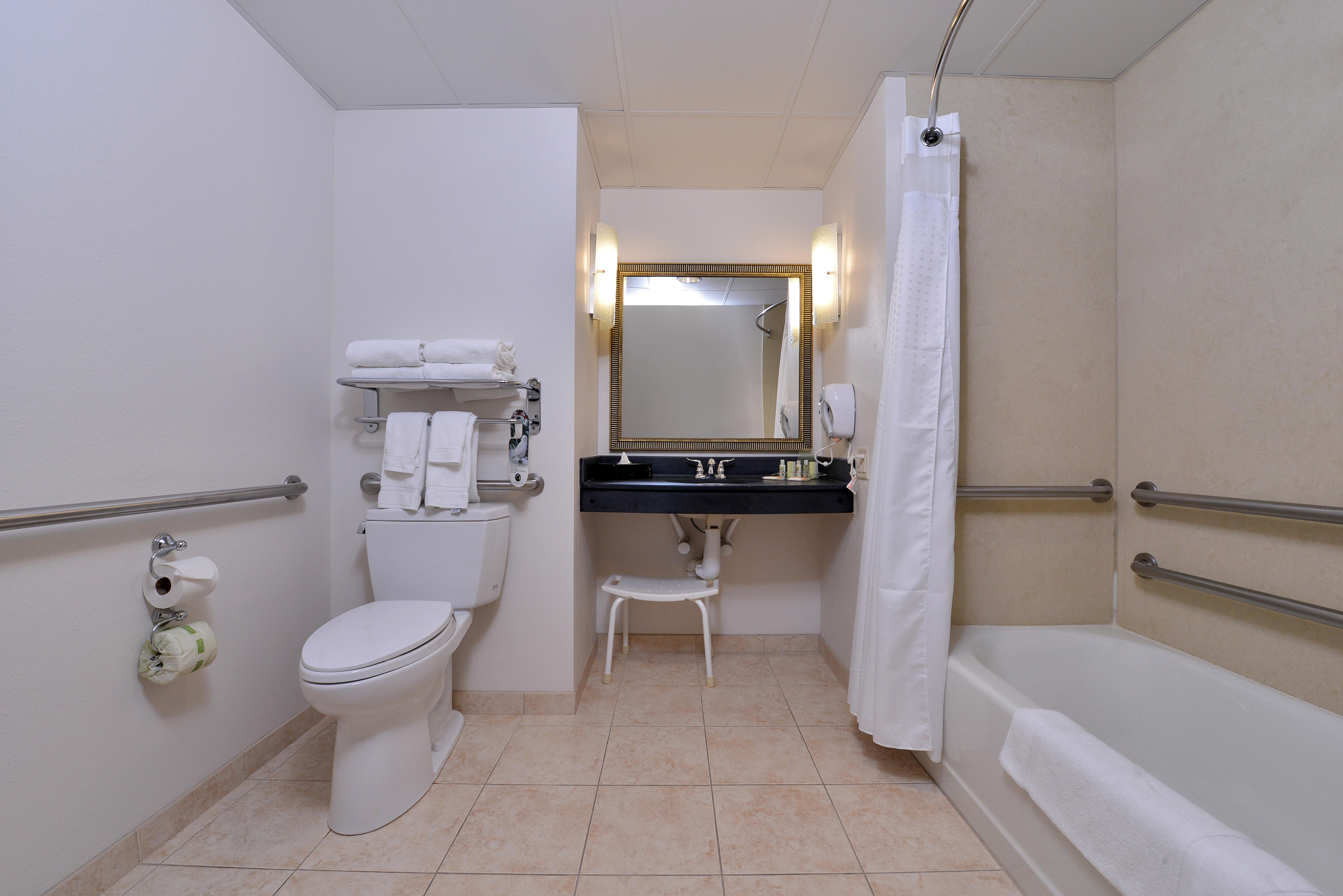 Holiday Inn Madison At The American Center By Ihg Екстериор снимка