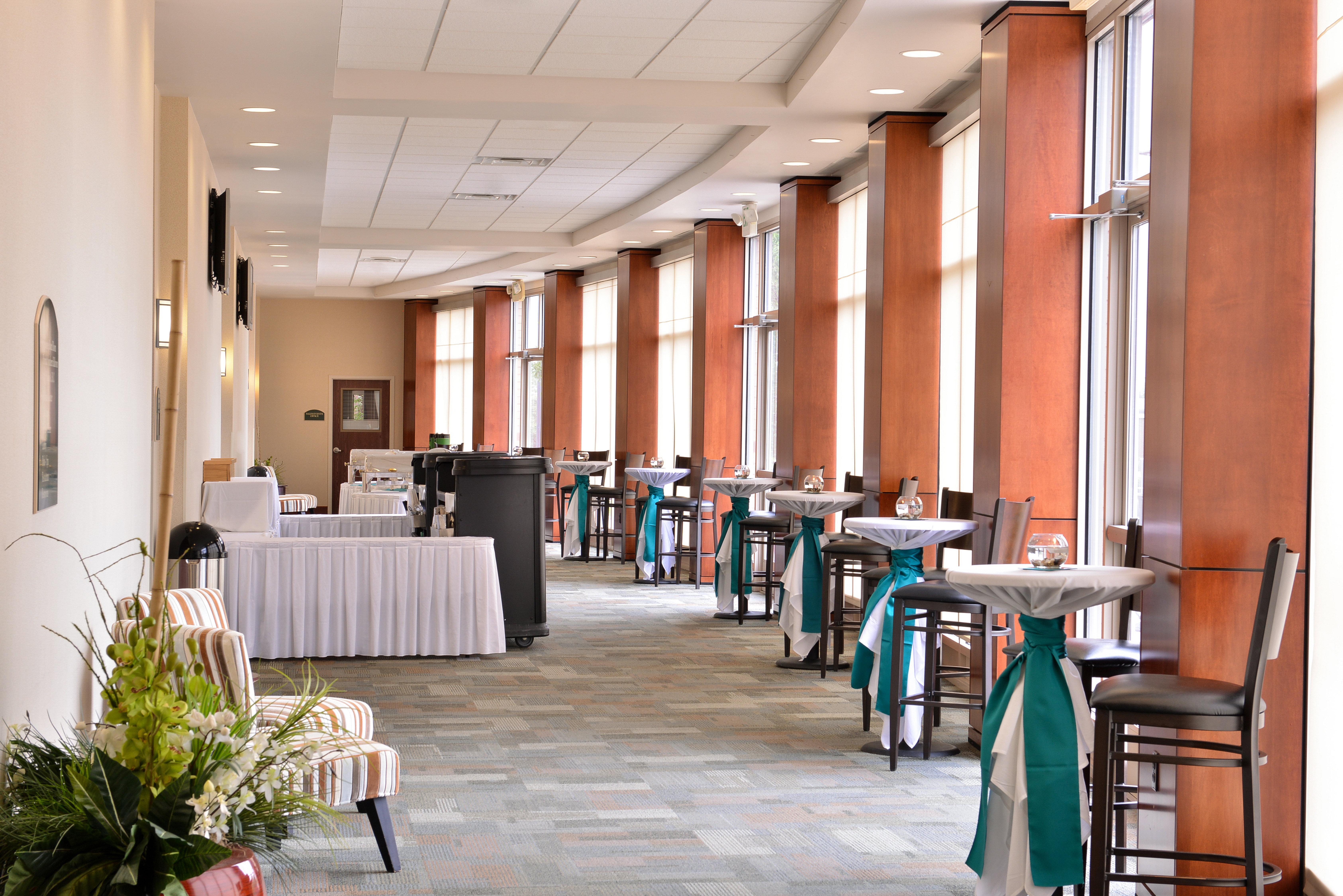 Holiday Inn Madison At The American Center By Ihg Екстериор снимка