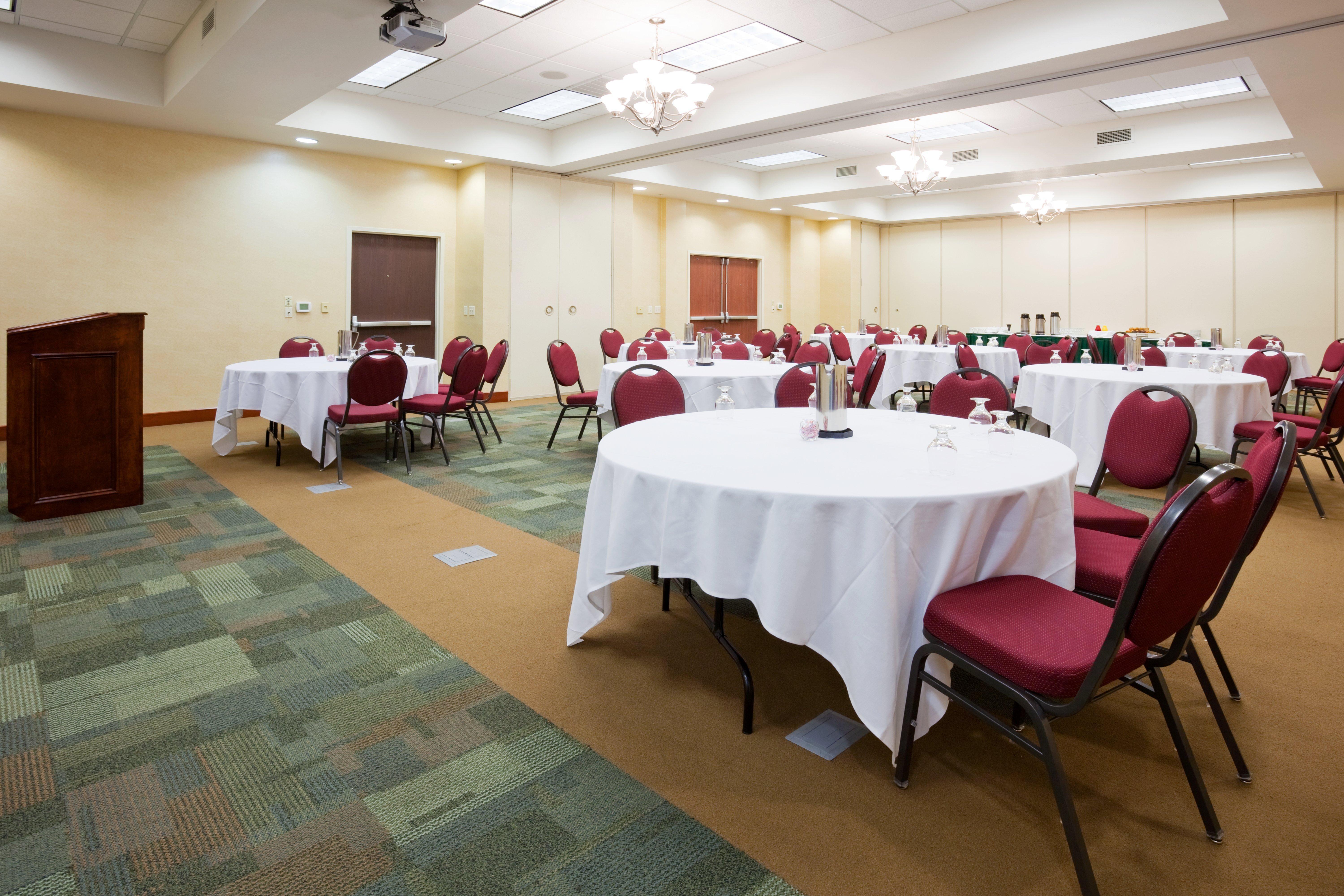 Holiday Inn Madison At The American Center By Ihg Екстериор снимка
