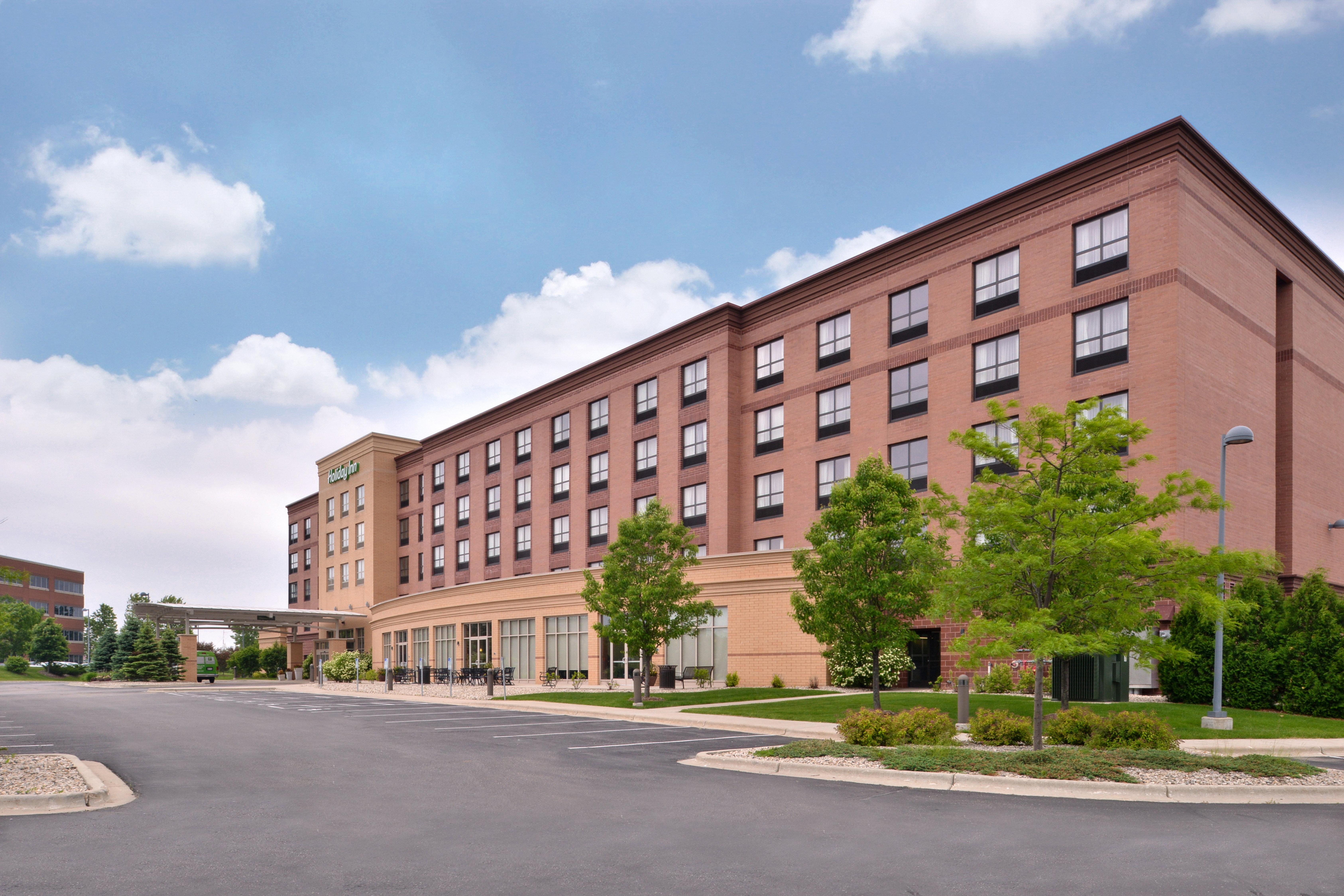 Holiday Inn Madison At The American Center By Ihg Екстериор снимка