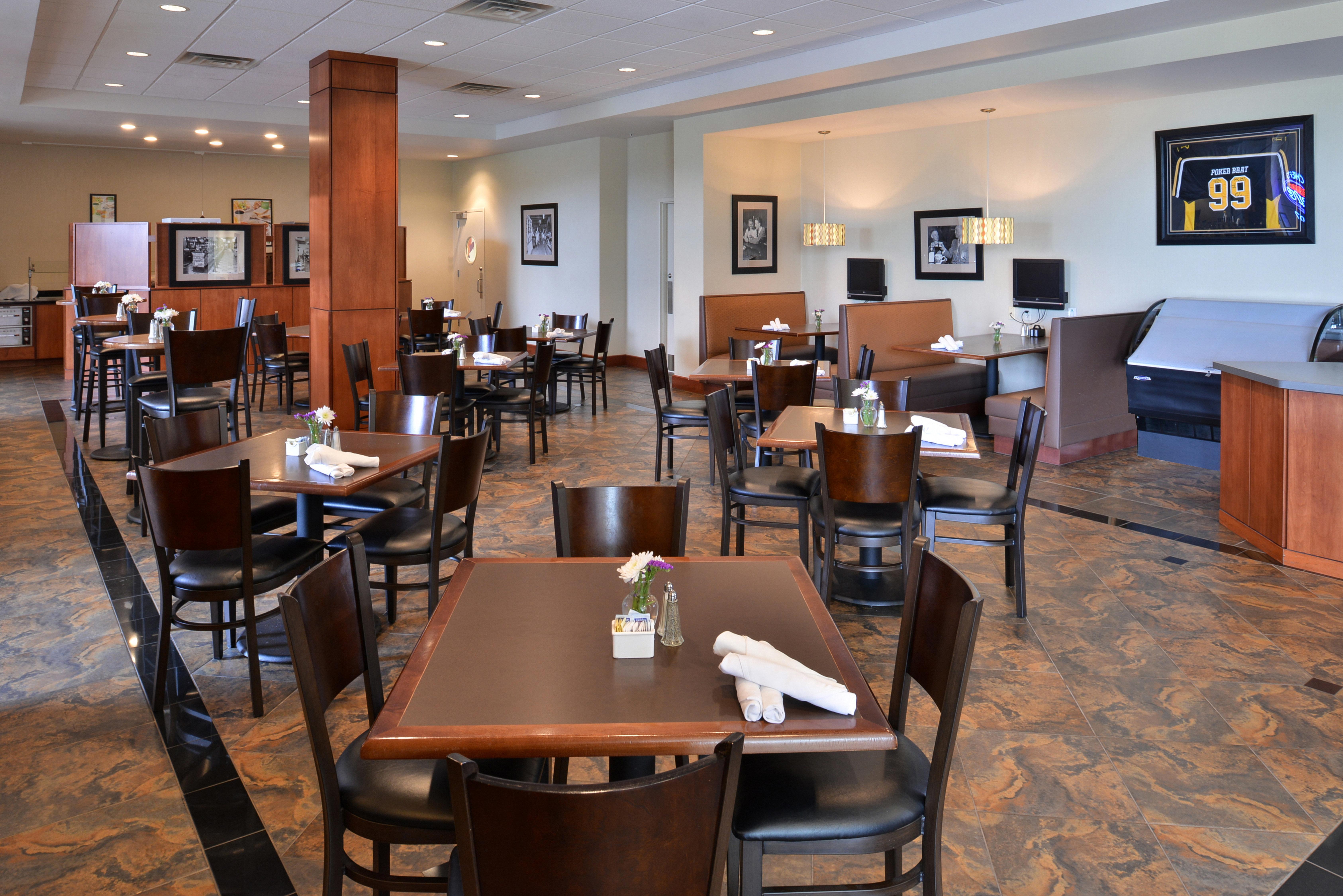 Holiday Inn Madison At The American Center By Ihg Екстериор снимка