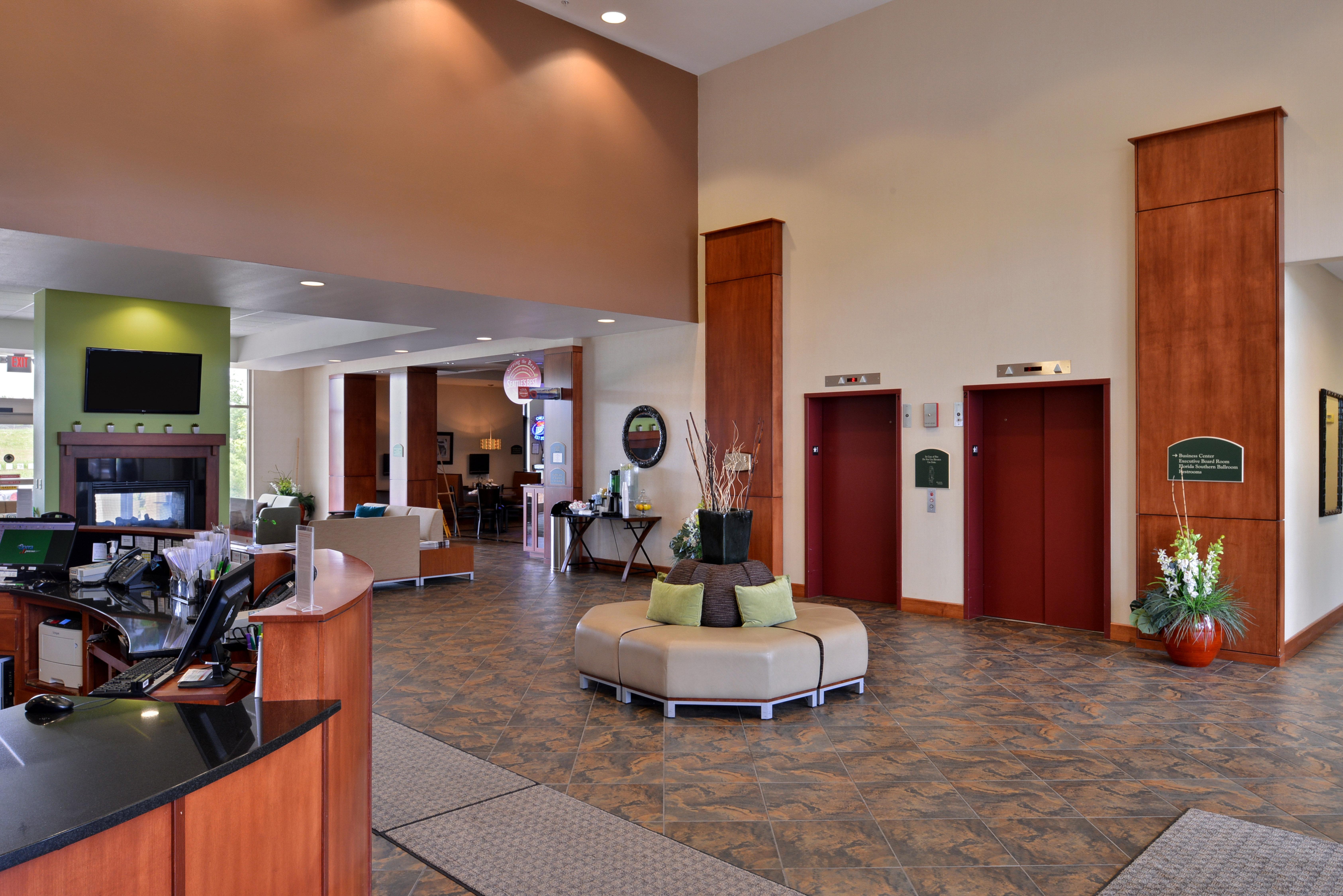 Holiday Inn Madison At The American Center By Ihg Екстериор снимка