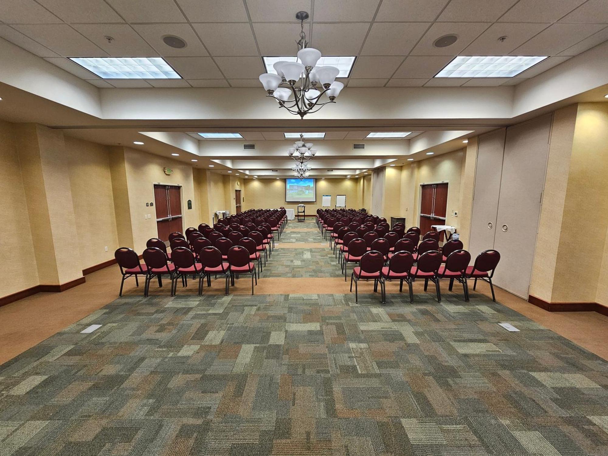 Holiday Inn Madison At The American Center By Ihg Екстериор снимка