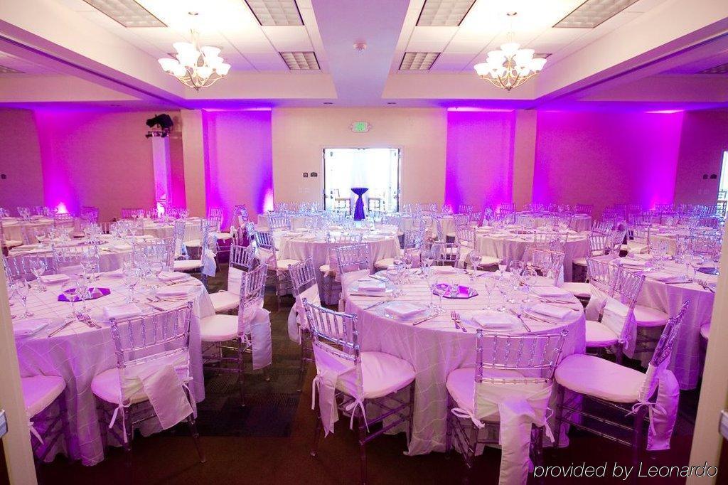 Holiday Inn Madison At The American Center By Ihg Съоръжения снимка