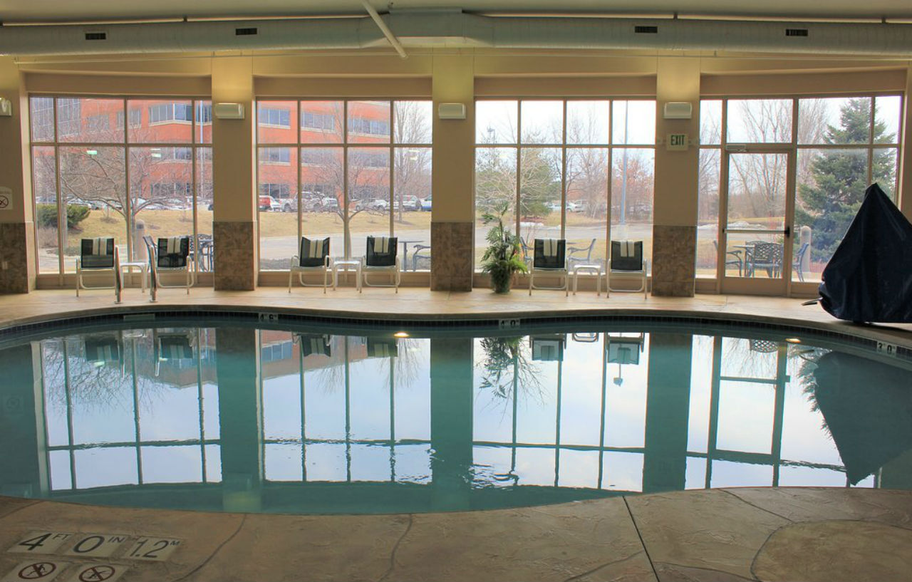 Holiday Inn Madison At The American Center By Ihg Екстериор снимка